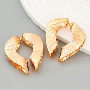 Geo stud earrings A77